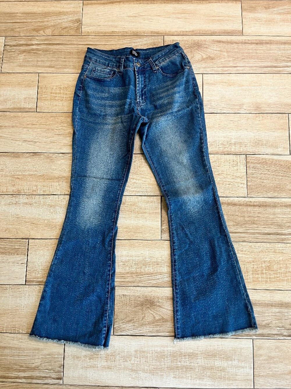 Womens NWOT Simple Society Flared Jeans - 9 / 29